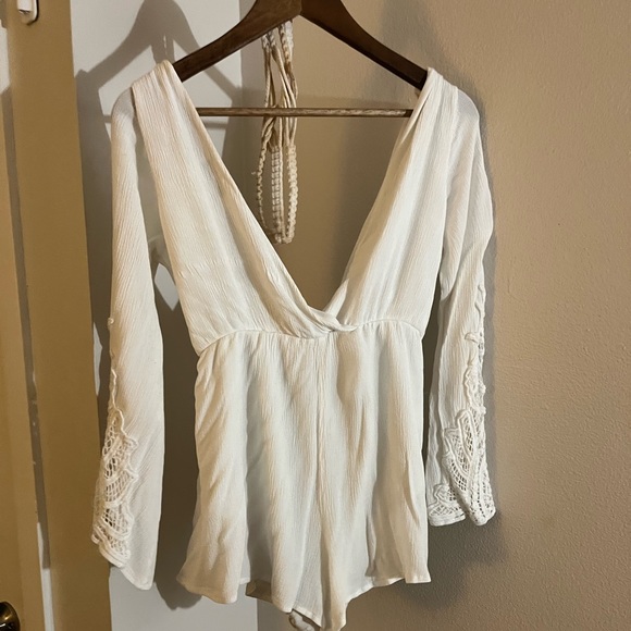 White Romper with Lace Cuffs - Picture 2 of 2